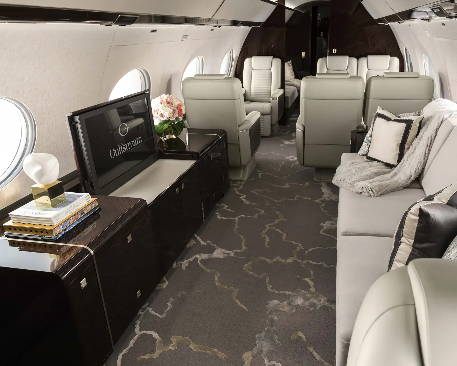 Gulfstream G650 C-FYRC operated by Sunwest Aviation, Ltd. photo 3