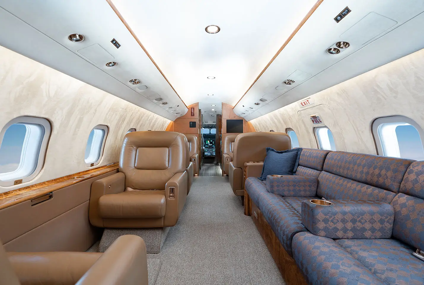 Bombardier Challenger 604 C-GBBB operated by Chartright Air Group photo 2