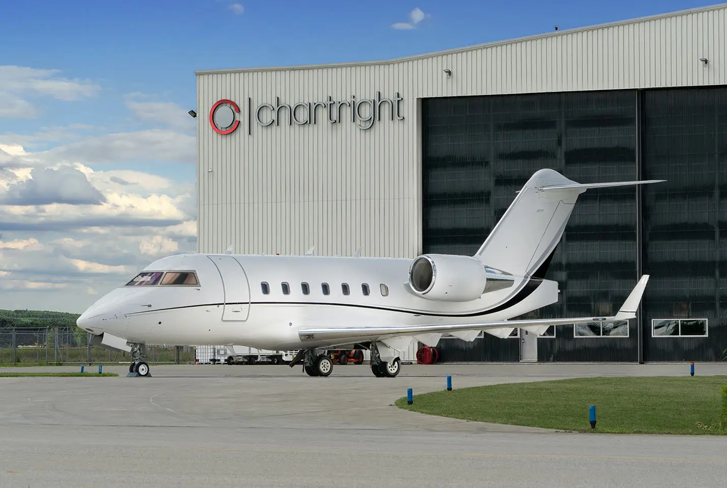 Bombardier Challenger 604 C-GBBB operated by Chartright Air Group photo 4