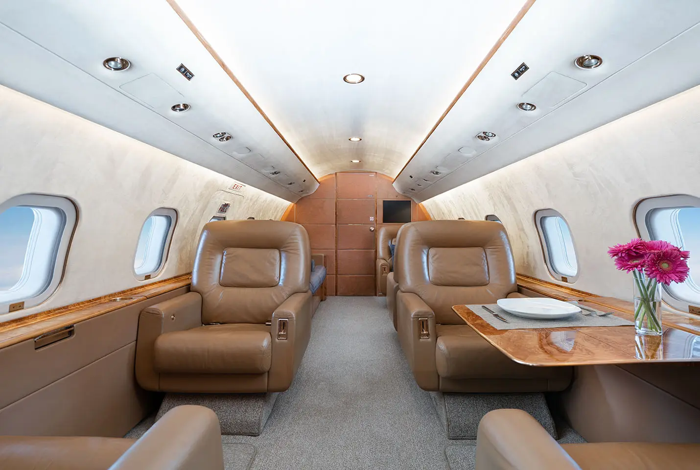 Bombardier Challenger 604 C-GBBB operated by Chartright Air Group photo 5