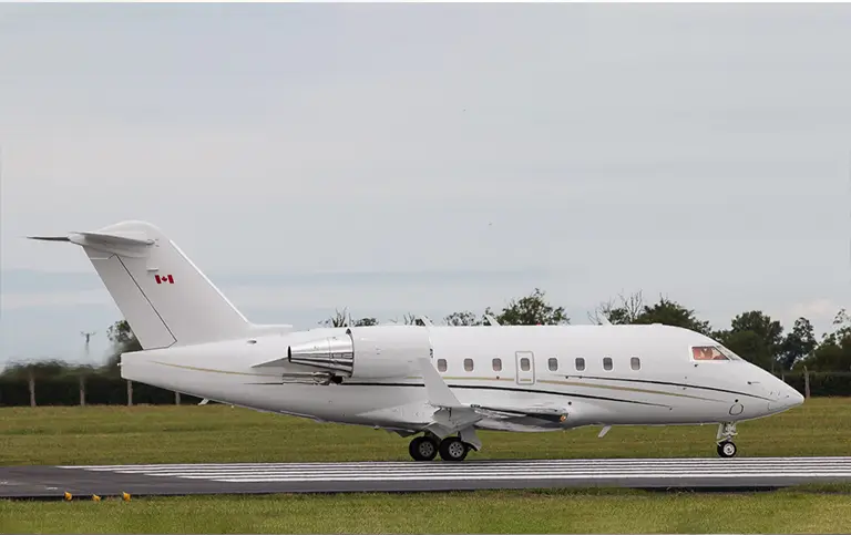 Bombardier Challenger 604 C-GBDI operated by Execaire Aviation photo 3