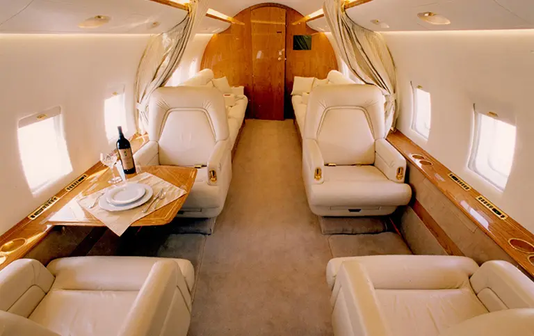 Bombardier Challenger 604 C-GBDI operated by Execaire Aviation, exterior