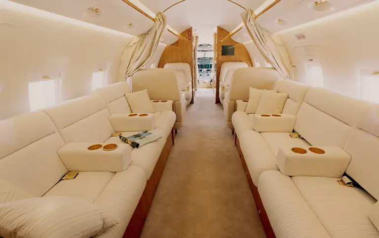 Bombardier Challenger 604 C-GBDI operated by Execaire Aviation photo 2