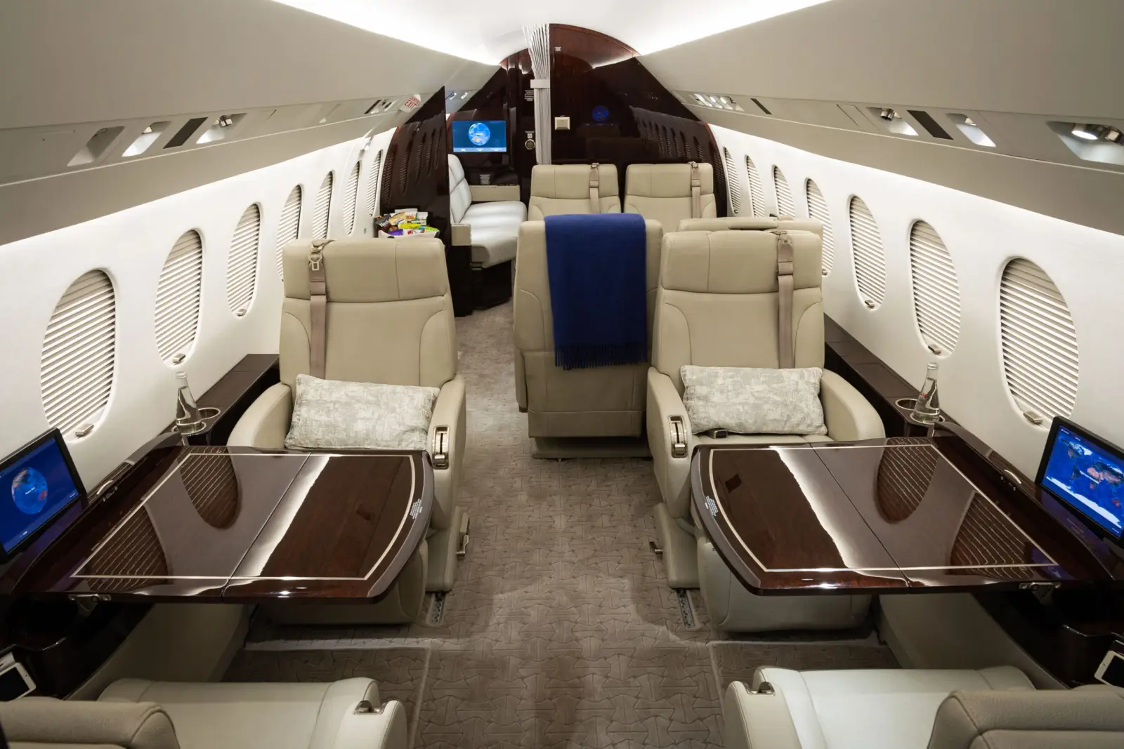 Dassault Falcon 900EX C-GBDY operated by Anderson Air, Ltd. photo 2