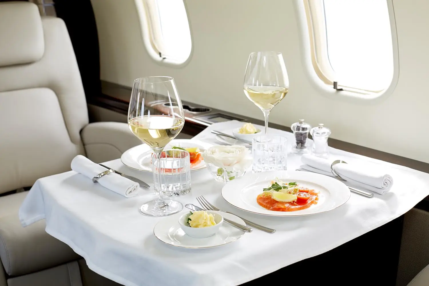 Bombardier Challenger 300 C-GBJH operated by Kreos Aviation, Inc. photo 2