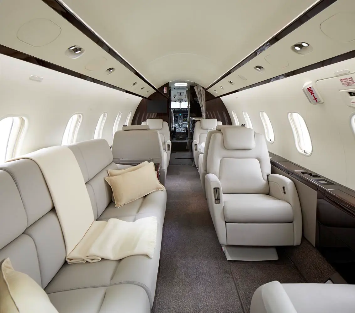 Bombardier Challenger 300 C-GBJH operated by Kreos Aviation, Inc. photo 5