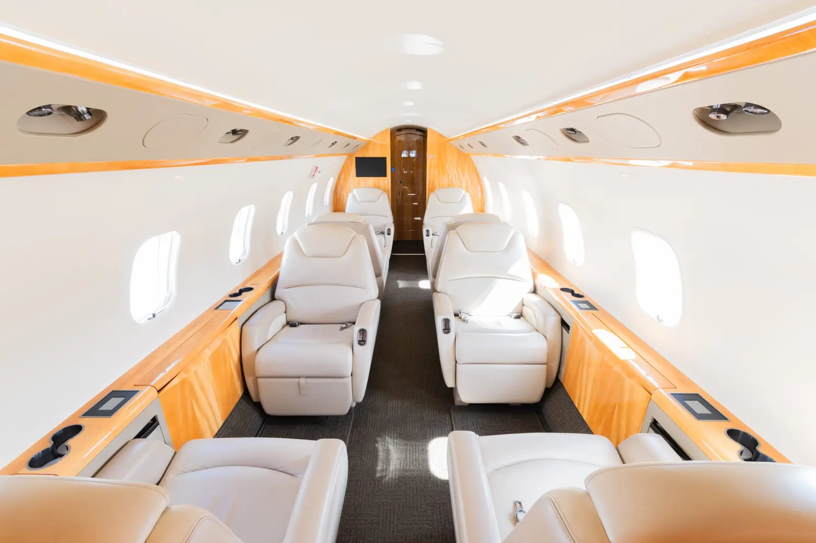 Bombardier Challenger 300 C-GCSN operated by Chartright Air Group photo 3