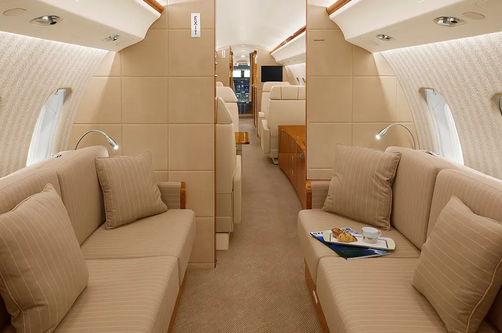 Bombardier Global Express XRS C-GDPF operated by Execaire Aviation photo 6
