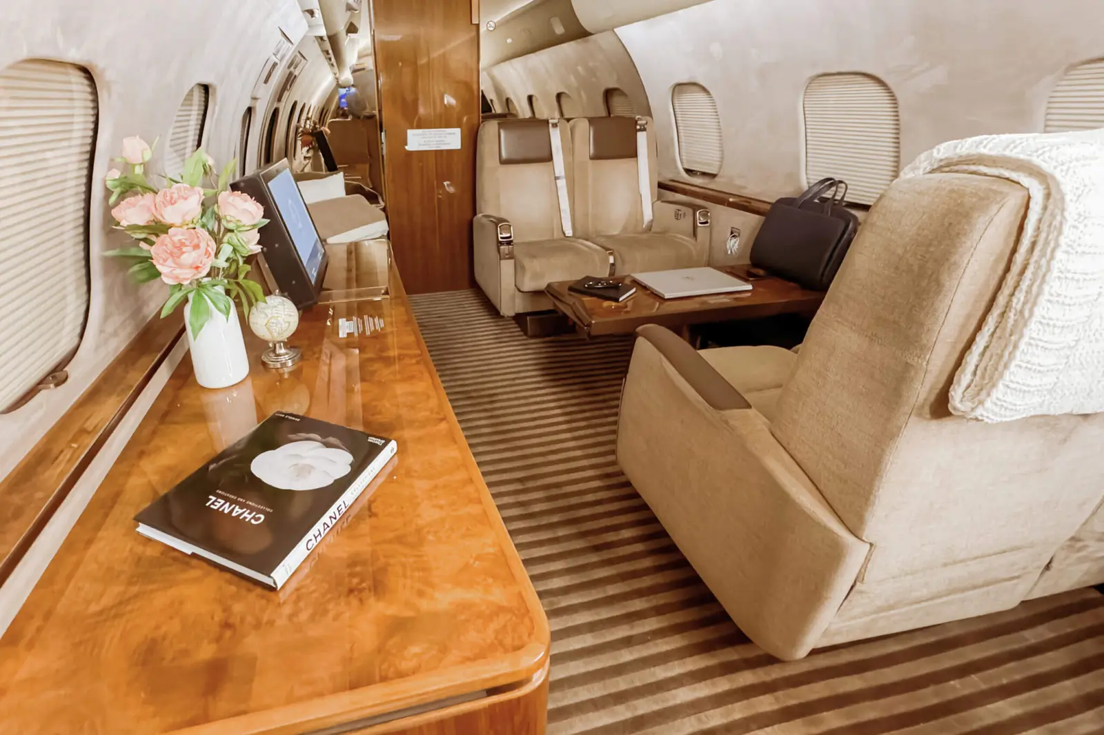 Bombardier Global 5000 C-GDPG operated by Execaire Aviation photo 3