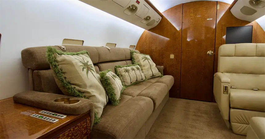 Bombardier Challenger 850 C-GDTD operated by Flightexec photo 4