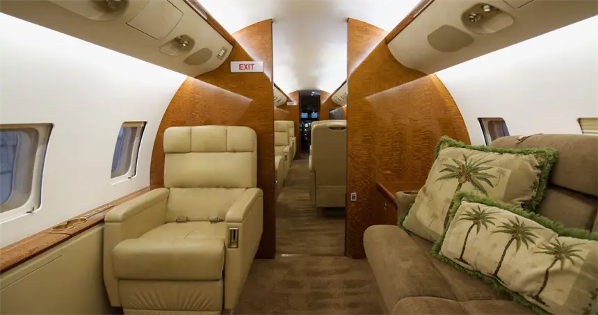 Bombardier Challenger 850 C-GDTD operated by Flightexec photo 5