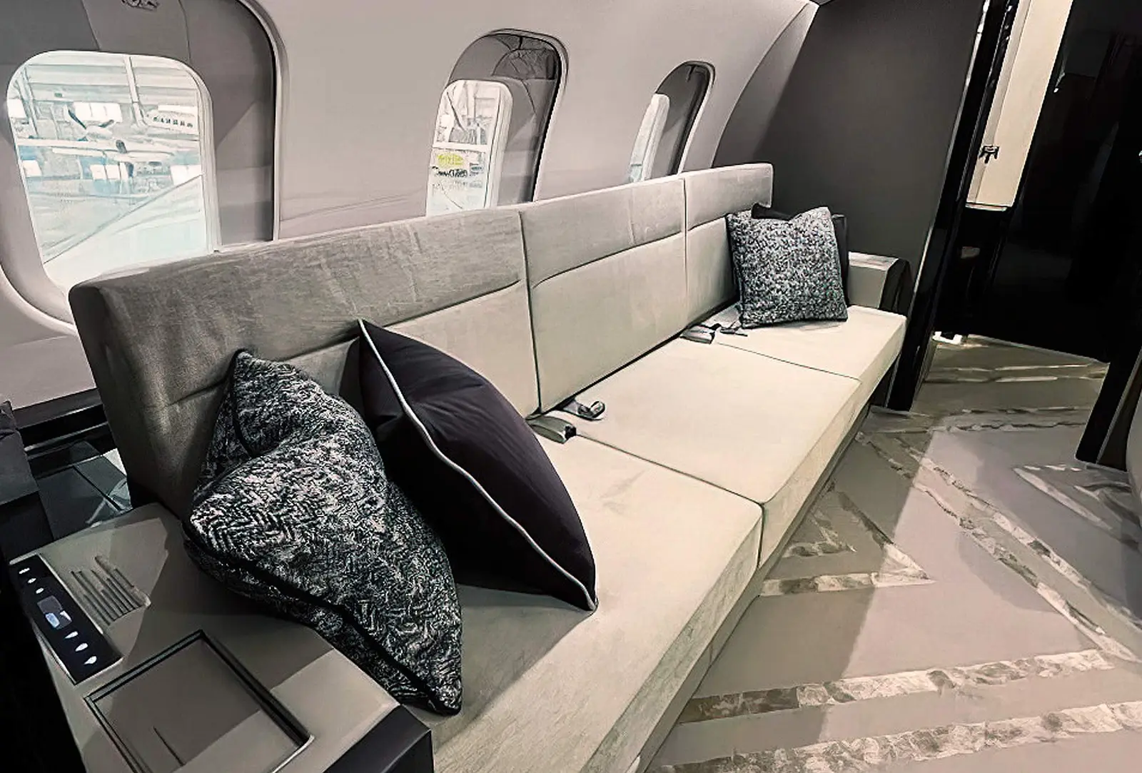 Bombardier Global 6000 C-GDTR operated by Skyservice Business Aviation photo 3