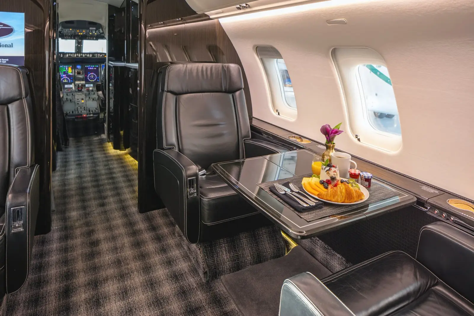 Bombardier Challenger 605 C-GENL operated by VIH Execujet Inc photo 3