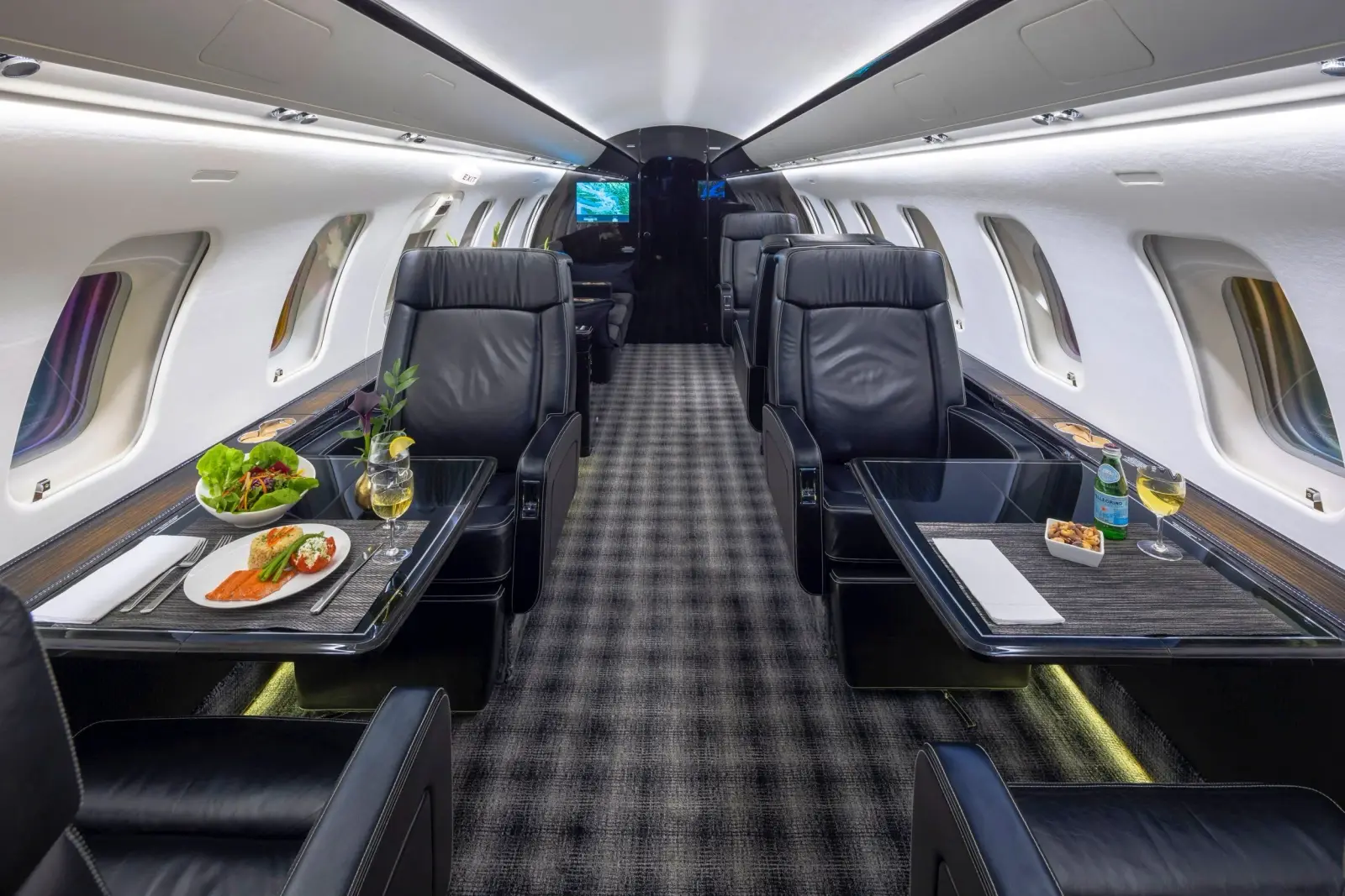 Bombardier Challenger 605 C-GENL operated by VIH Execujet Inc photo 6