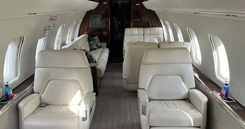 Bombardier Challenger 605 C-GFWD operated by Skyservice Business Aviation photo 4