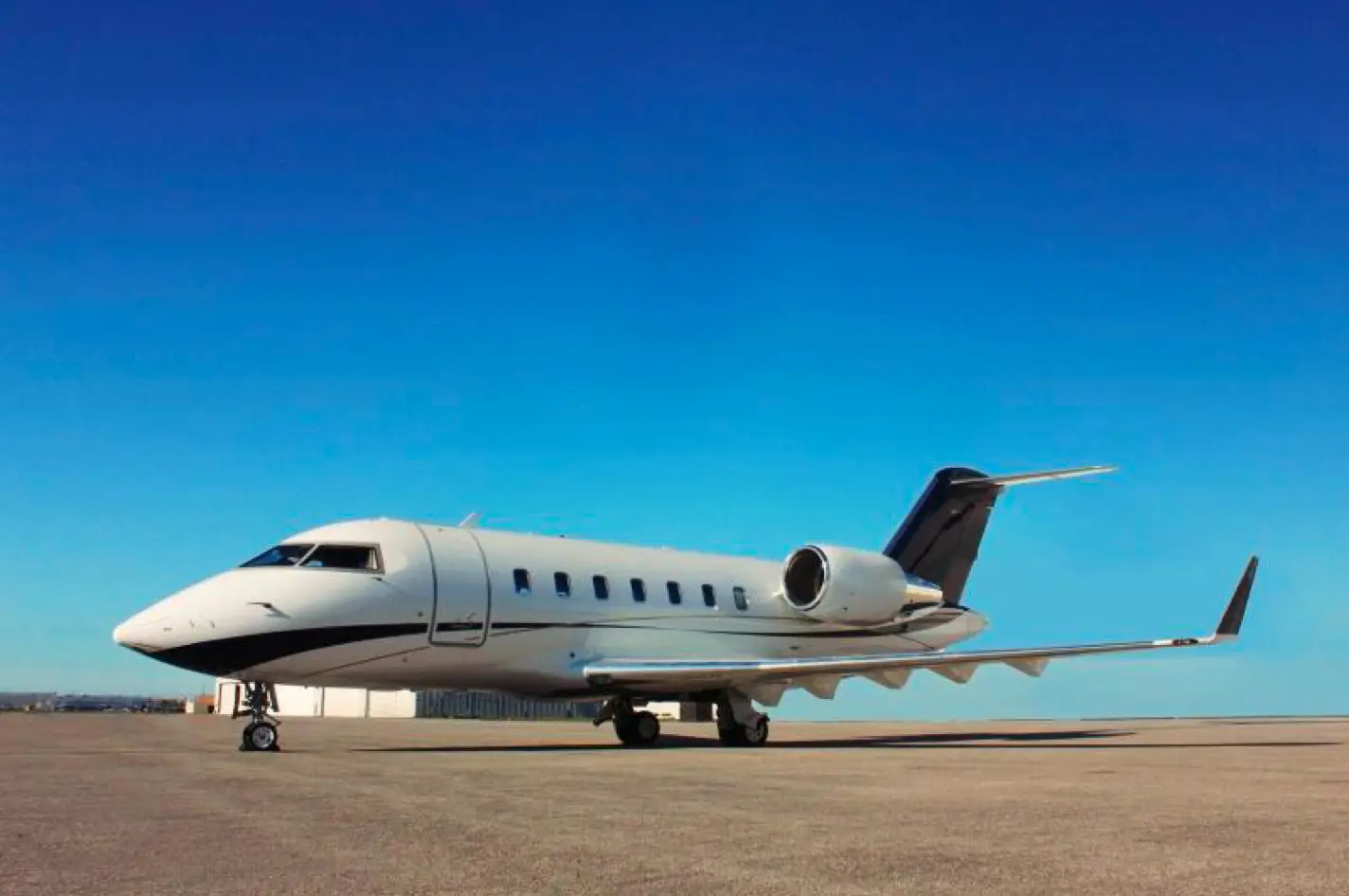 Bombardier Challenger 605 C-GHMW operated by Execaire Aviation photo 6