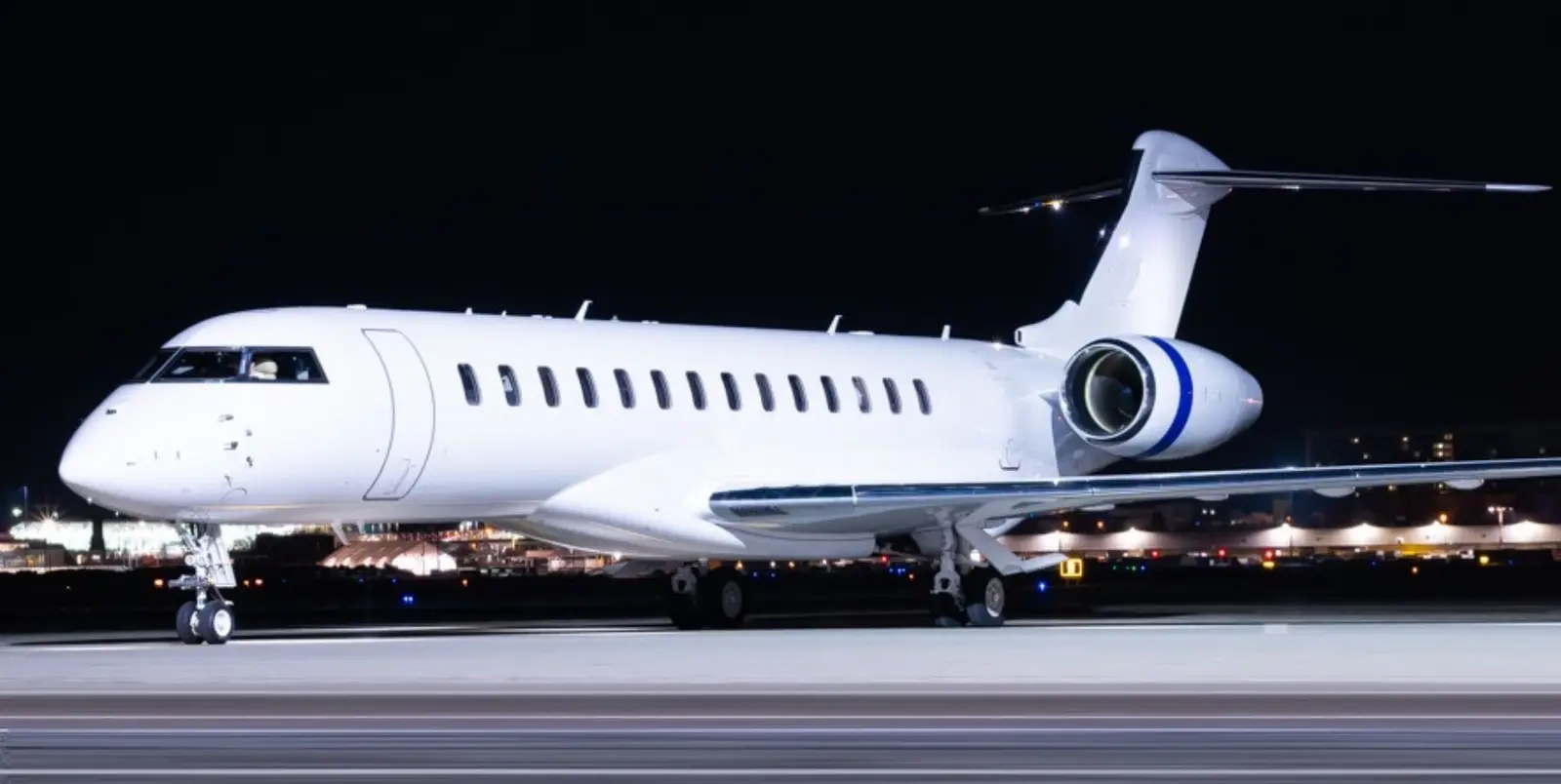 Bombardier Global 7500 C-GHSW operated by Execaire Aviation, exterior