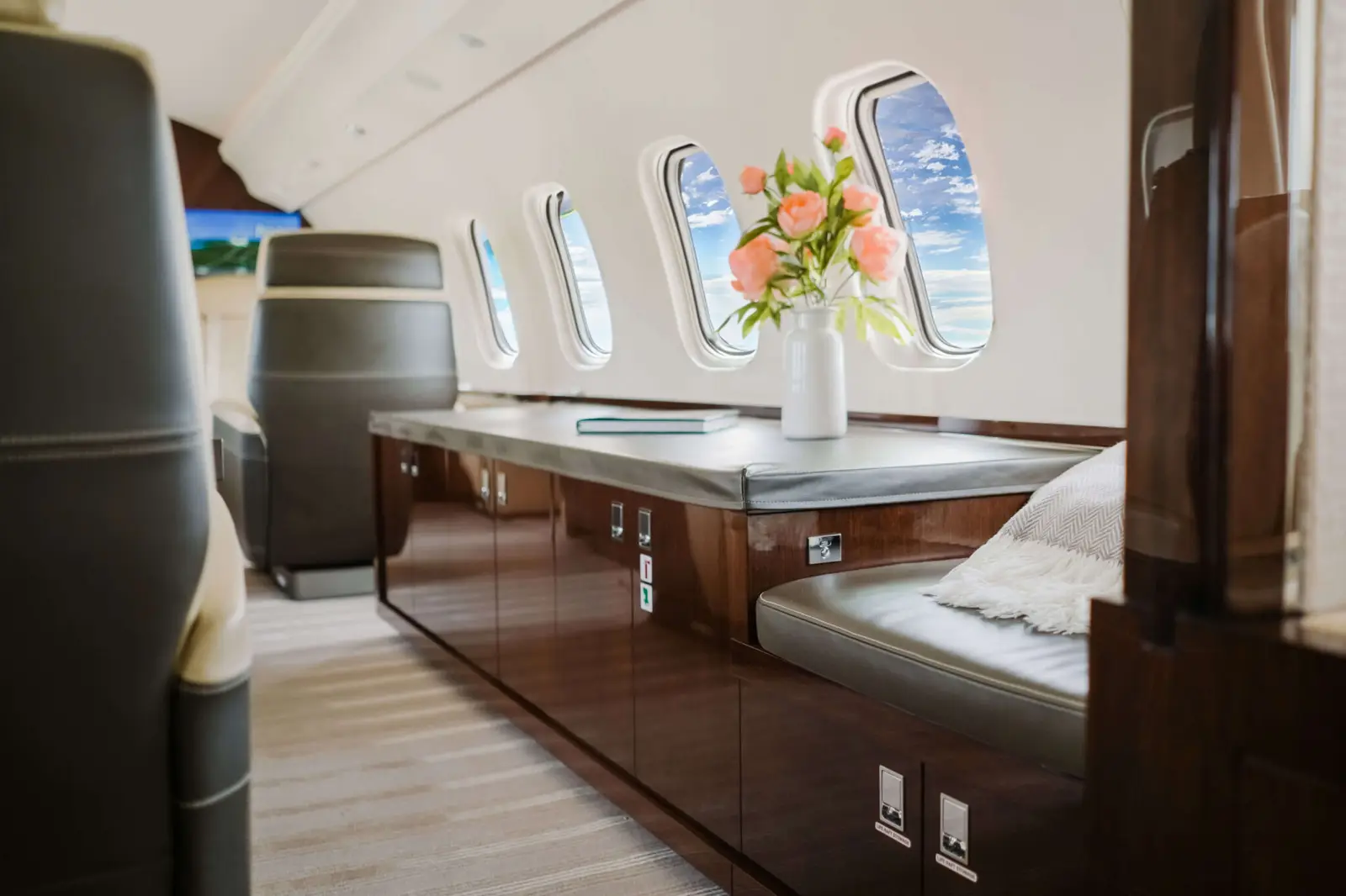Bombardier Global 6000 C-GIIT operated by Execaire Aviation photo 3