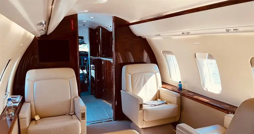 Bombardier Challenger 605 C-GKFJ operated by Skyservice Business Aviation photo 4