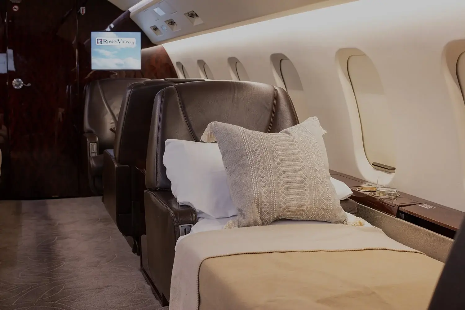 Bombardier Challenger 604 C-GKGN operated by VIH Execujet Inc photo 3