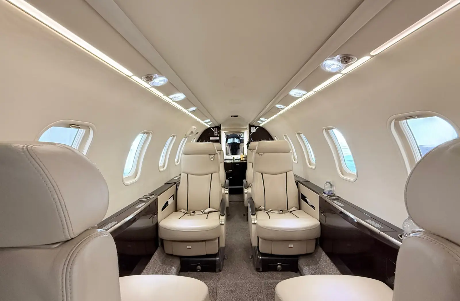 Bombardier Learjet 40 C-GLRP operated by Execaire Aviation photo 3