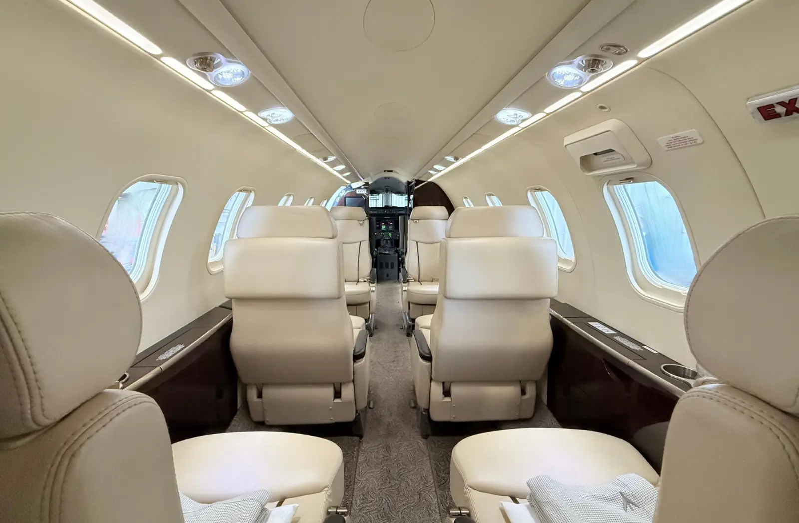 Bombardier Learjet 40 C-GLRP operated by Execaire Aviation photo 4