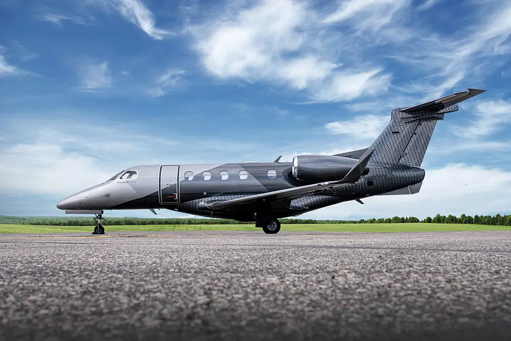 Embraer Phenom 300E C-GLWQ