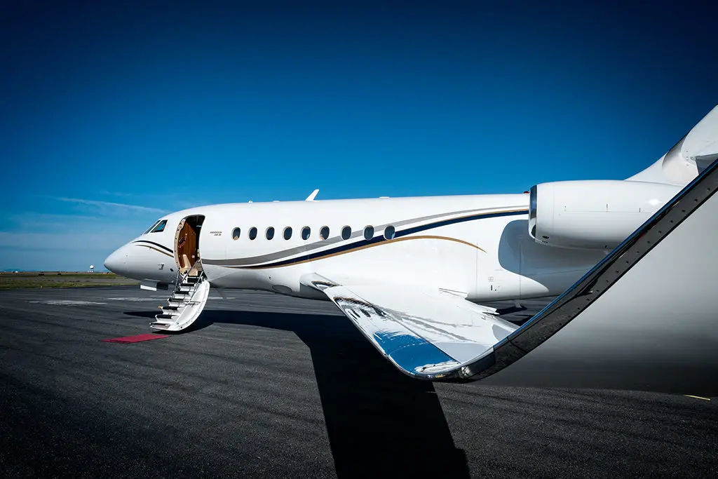 Dassault Falcon 2000LX C-GNPG operated by Anderson Air, Ltd. photo 6