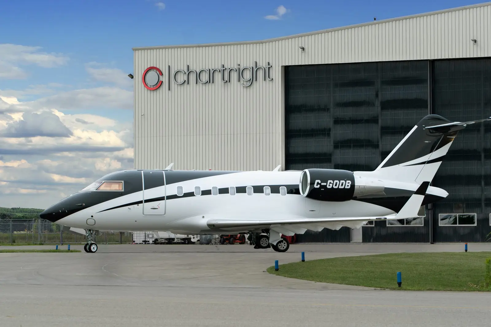 Bombardier Challenger 605 C-GODB