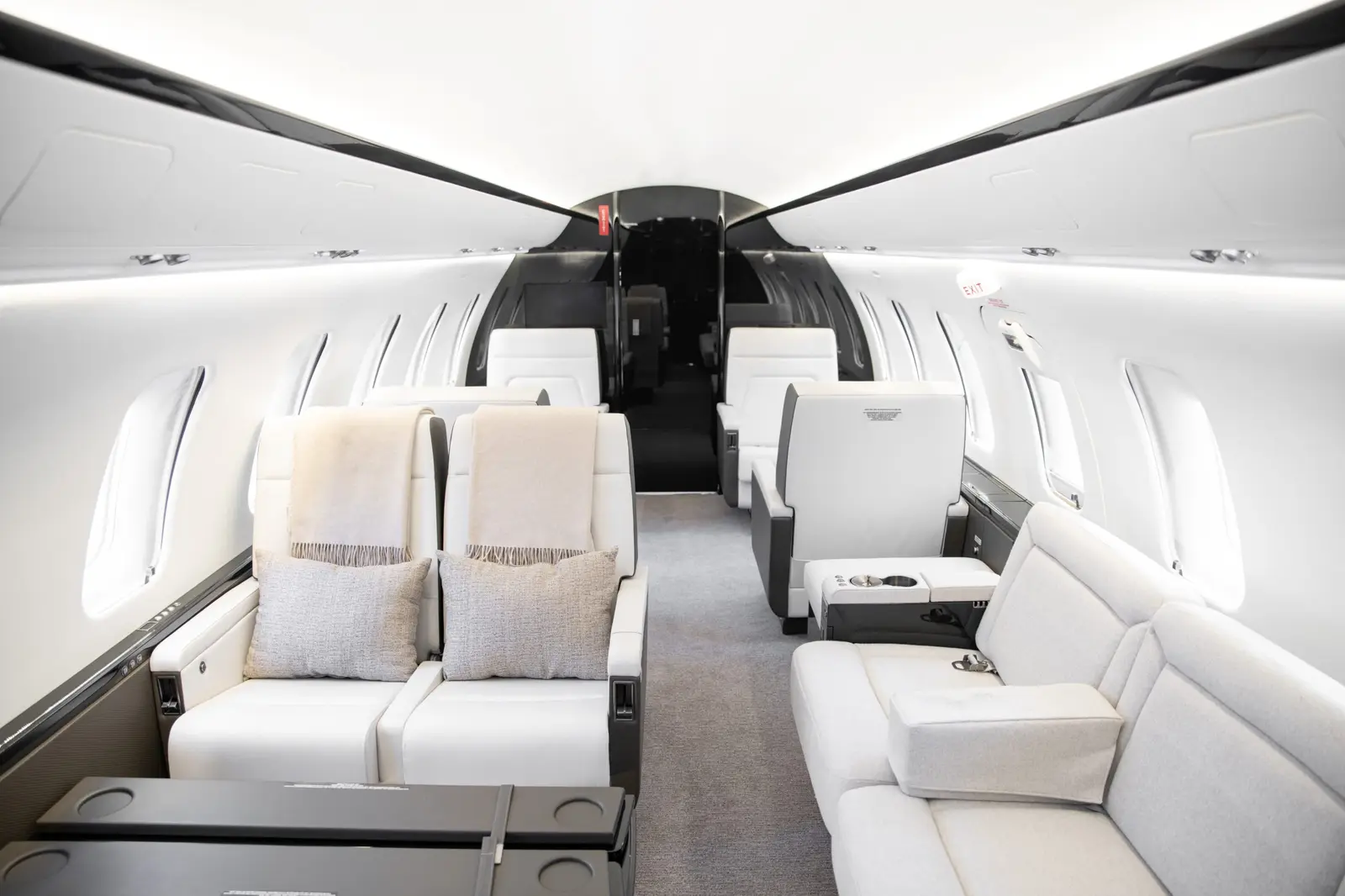 Bombardier Challenger 605 C-GODB operated by Execaire Aviation photo 2