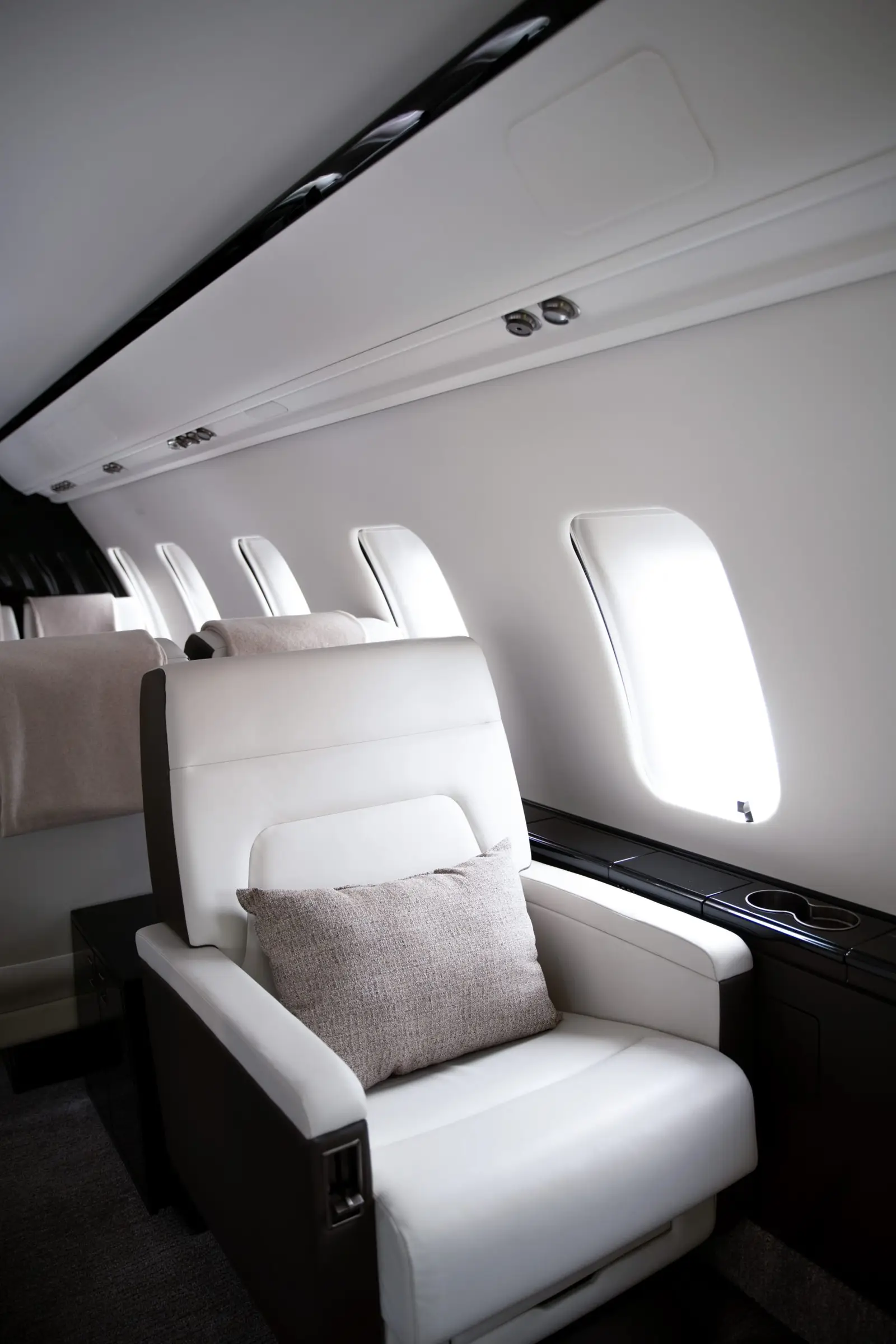 Bombardier Challenger 605 C-GODB operated by Execaire Aviation photo 5