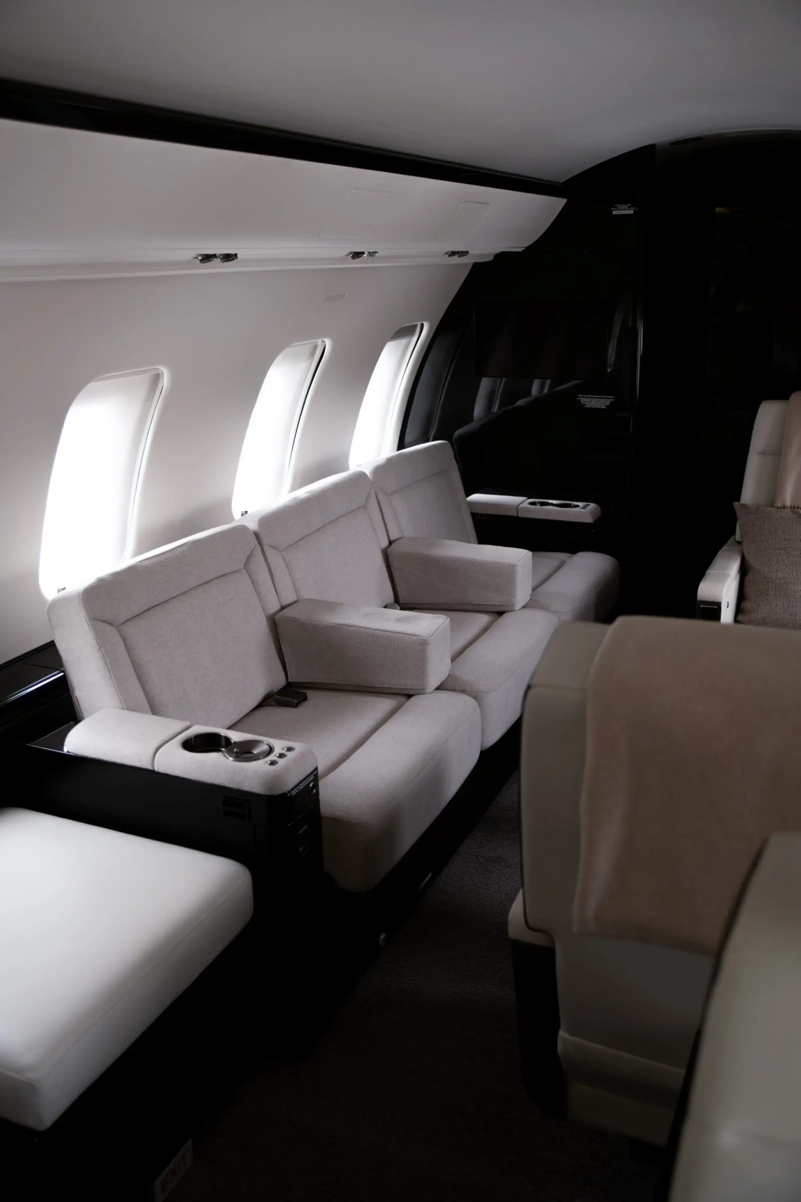 Bombardier Challenger 605 C-GODB operated by Execaire Aviation photo 6
