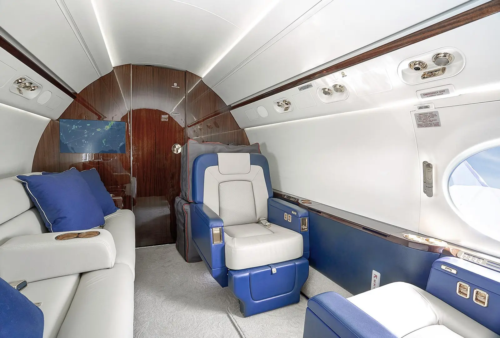 Gulfstream G450 C-GOWI operated by Skyservice Business Aviation photo 5