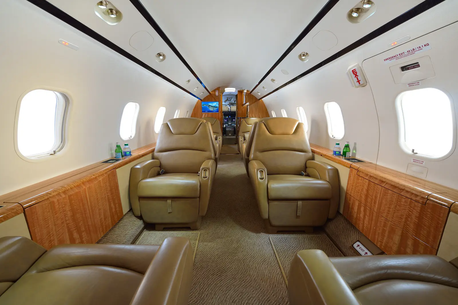 Bombardier Challenger 300 C-GPDQ operated by Sunwest Aviation, Ltd. photo 3