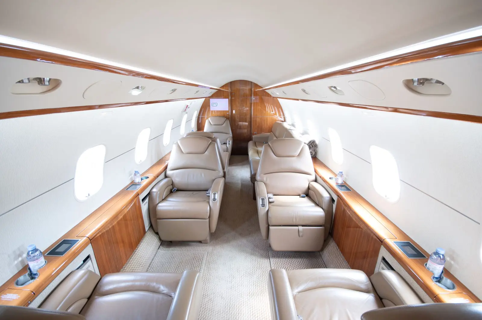 Bombardier Challenger 300 C-GPGB operated by Chartright Air Group photo 3