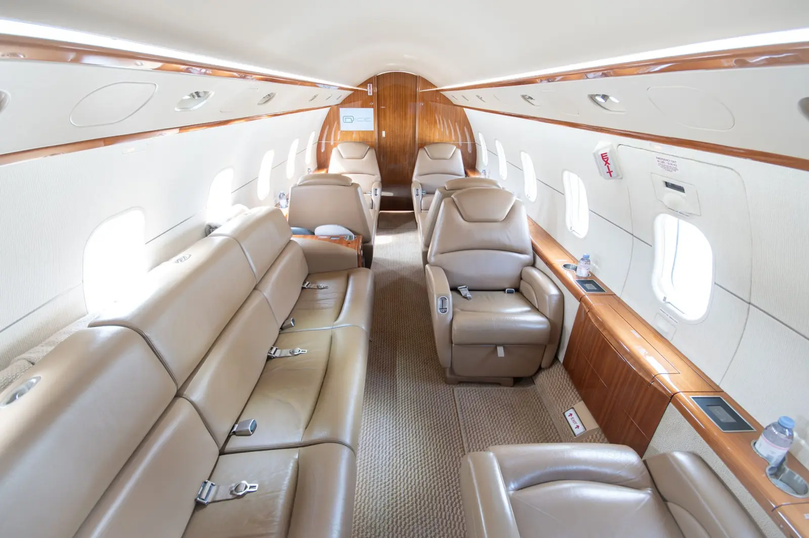 Bombardier Challenger 300 C-GPGB operated by Chartright Air Group photo 4