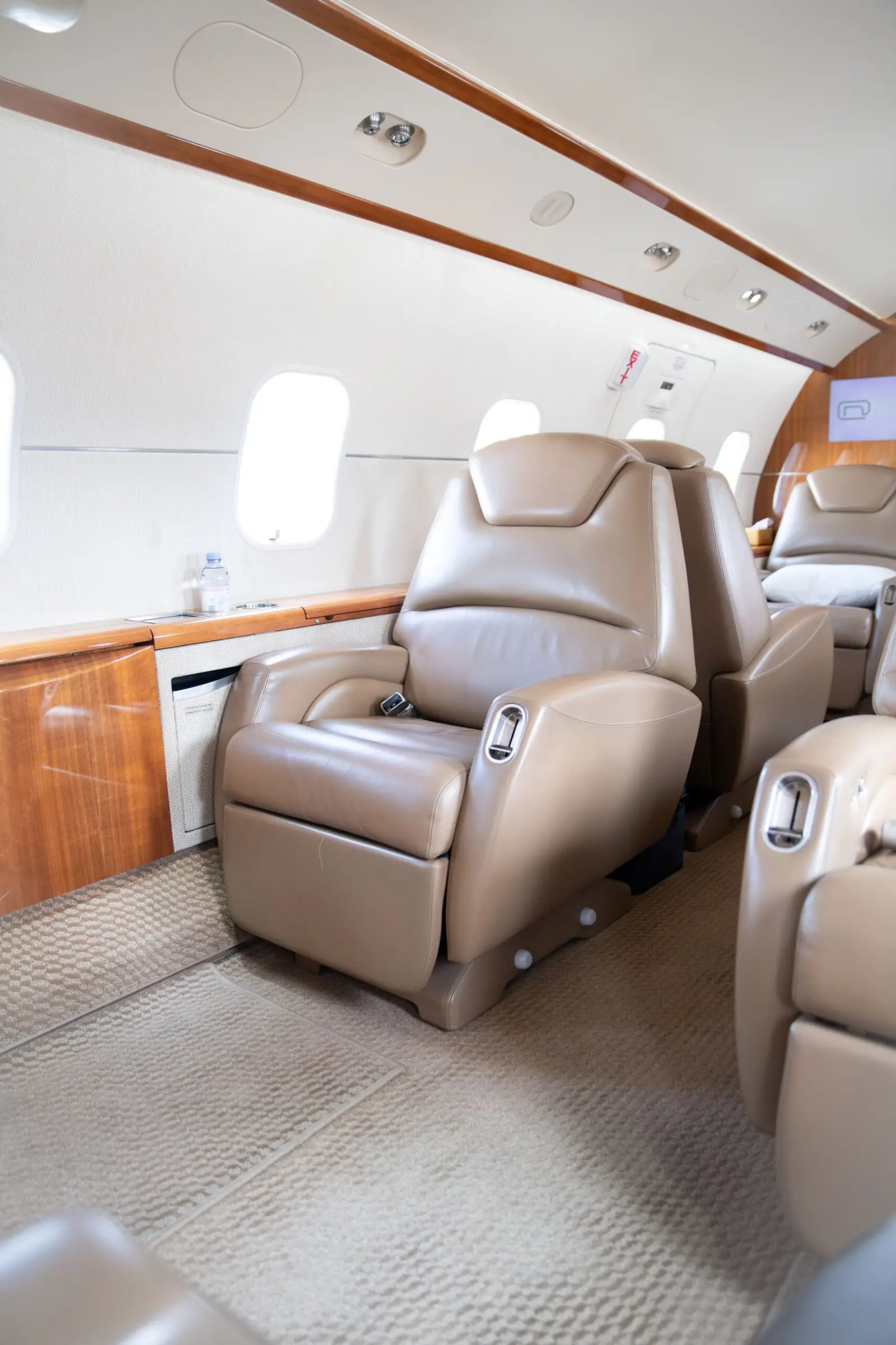 Bombardier Challenger 300 C-GPGB operated by Chartright Air Group photo 6