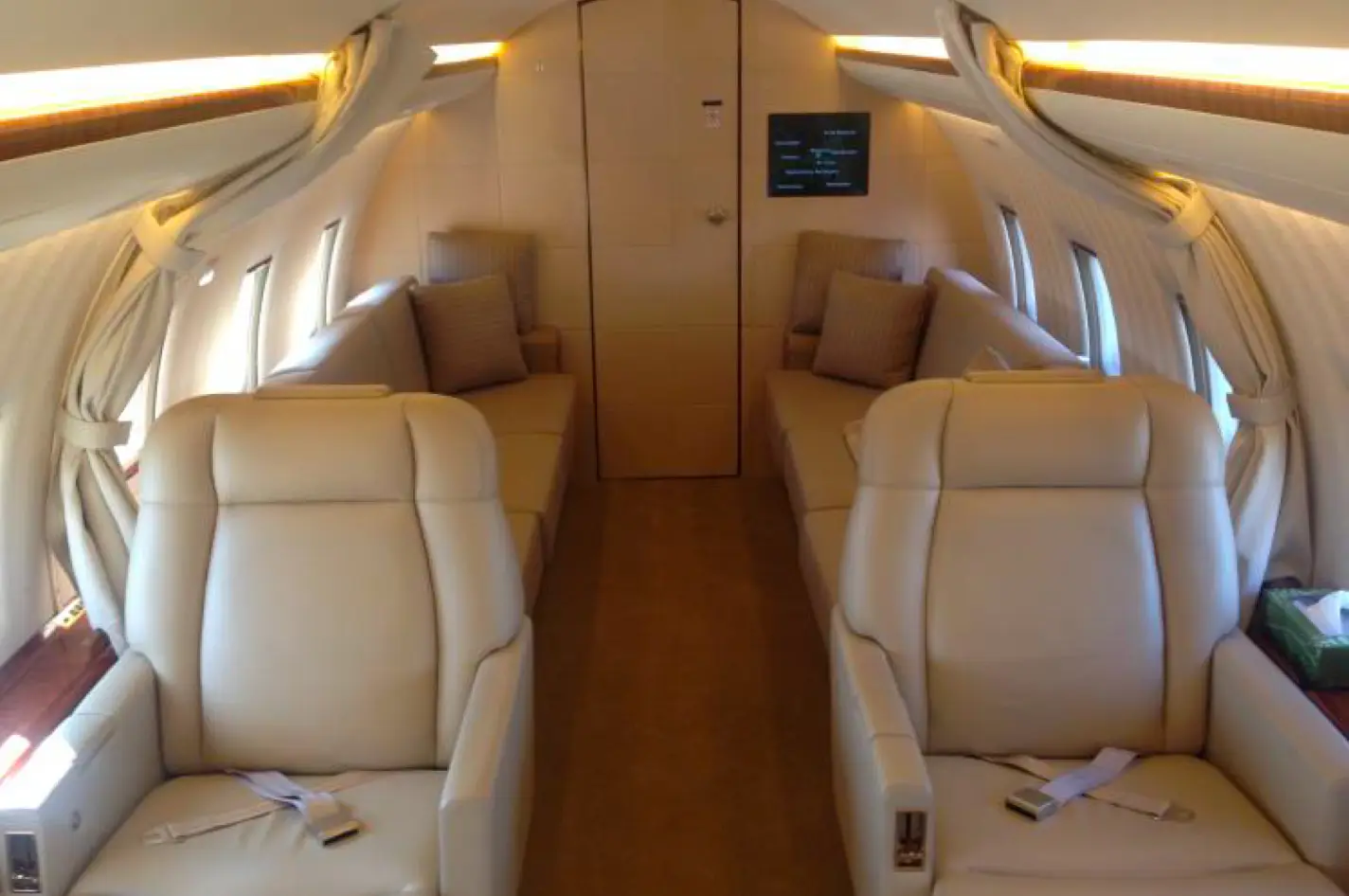 Bombardier Challenger 604 C-GPGD operated by Execaire Aviation photo 2