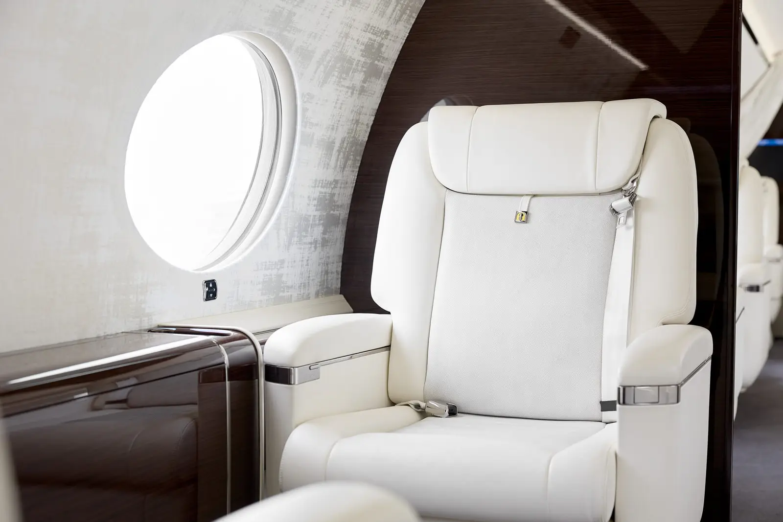 Gulfstream G650ER C-GRHR operated by Skyservice Business Aviation photo 2