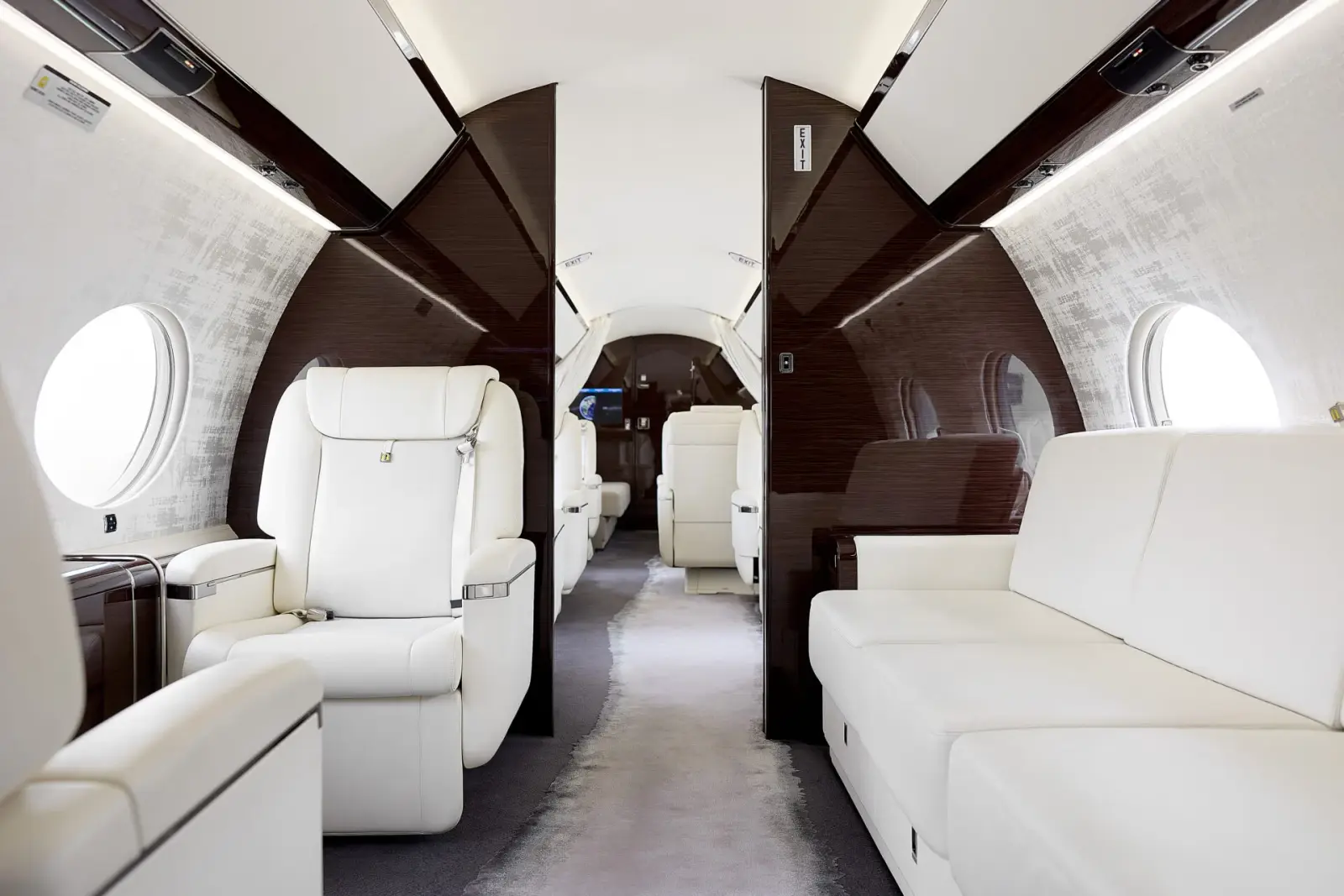 Gulfstream G650ER C-GRHR operated by Skyservice Business Aviation photo 3