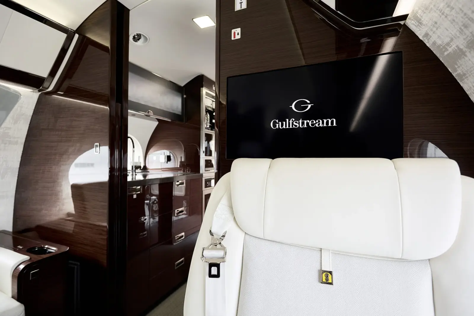 Gulfstream G650ER C-GRHR operated by Skyservice Business Aviation photo 6