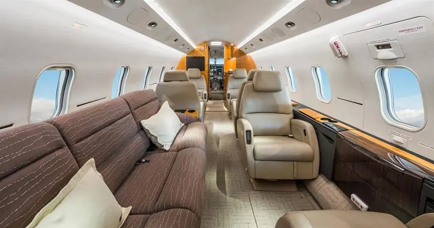 Bombardier Challenger 300 C-GRJT operated by Coywolf Aviation Limited photo 2