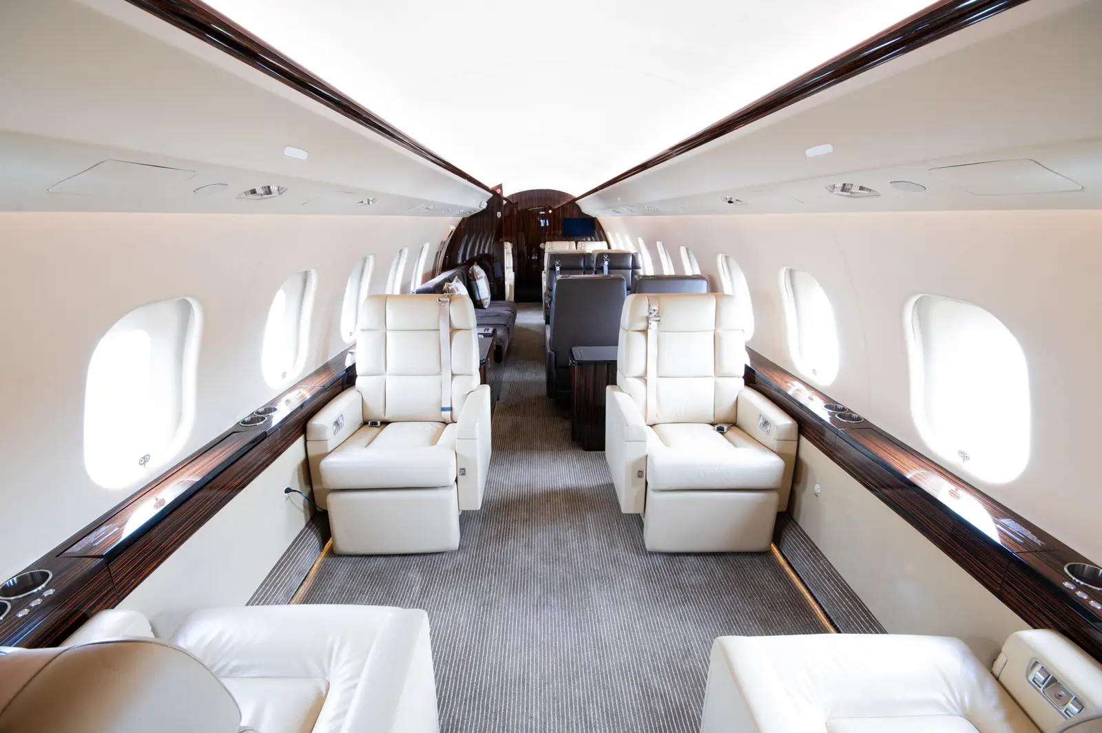 Bombardier Global 6000 C-GRKB operated by Skyservice Business Aviation photo 2