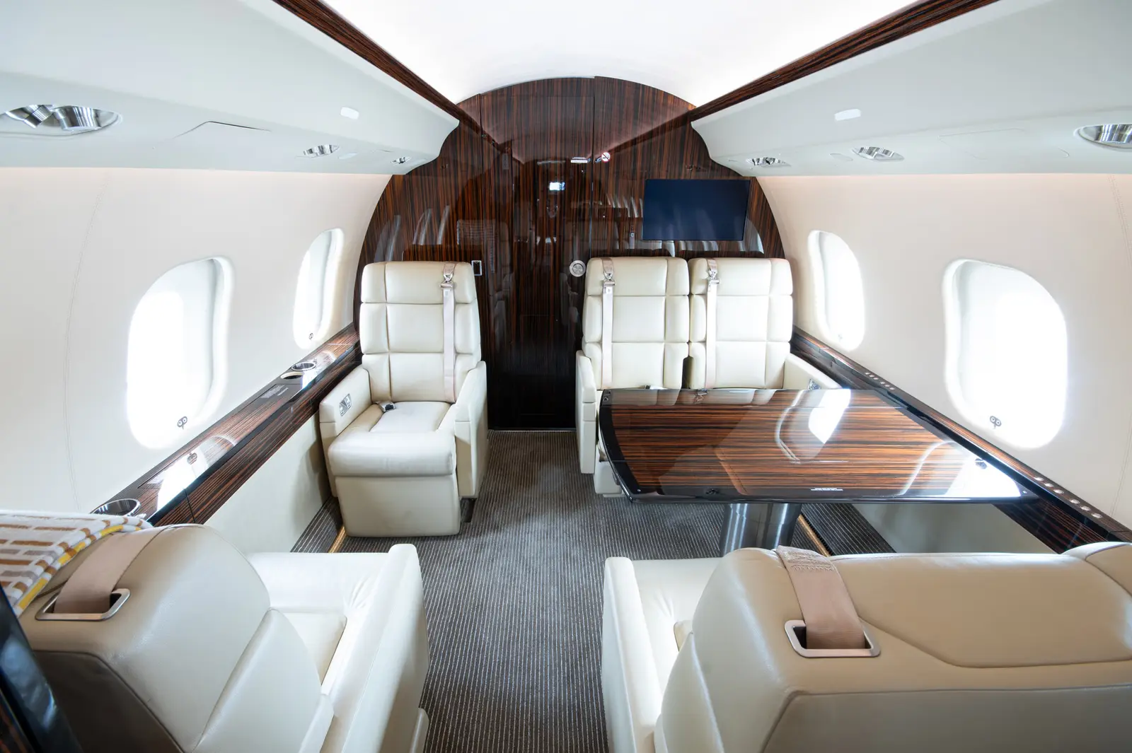 Bombardier Global 6000 C-GRKB operated by Skyservice Business Aviation photo 5