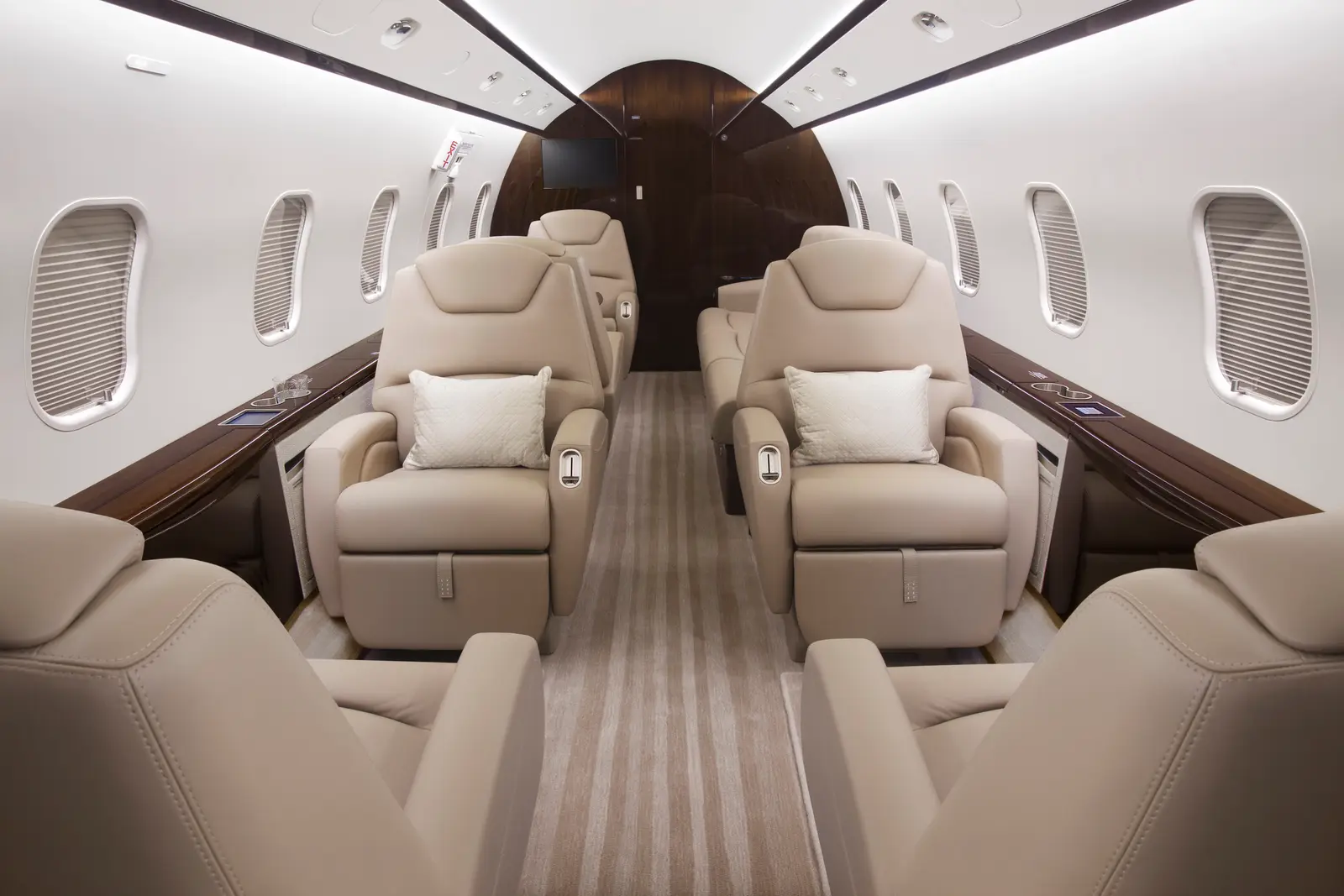 Bombardier Challenger 300 C-GSJK operated by Chartright Air Group photo 2