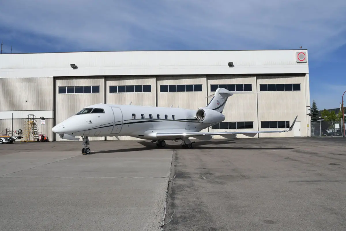 Bombardier Challenger 300 C-GSJK operated by Chartright Air Group photo 4