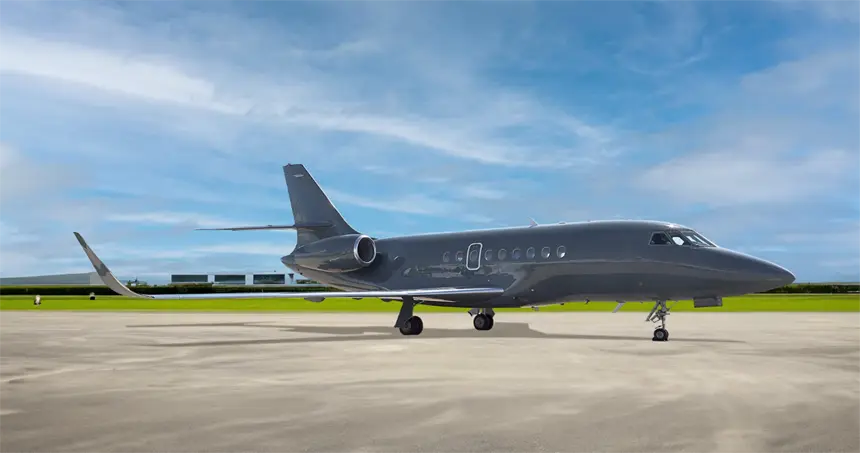 Dassault Falcon 2000 C-GSMR operated by Skyservice Business Aviation, exterior