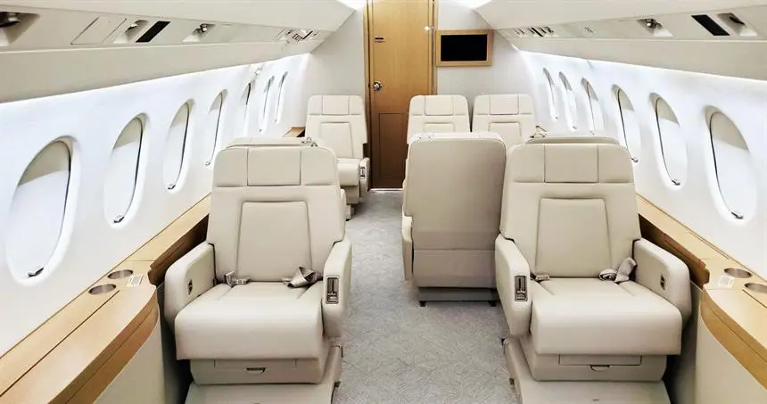 Dassault Falcon 2000 C-GSMR operated by Skyservice Business Aviation photo 3