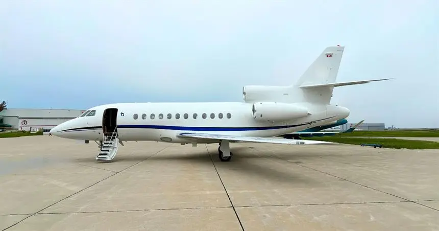 Dassault Falcon 900DX C-GTHI operated by Skyservice Business Aviation photo 4