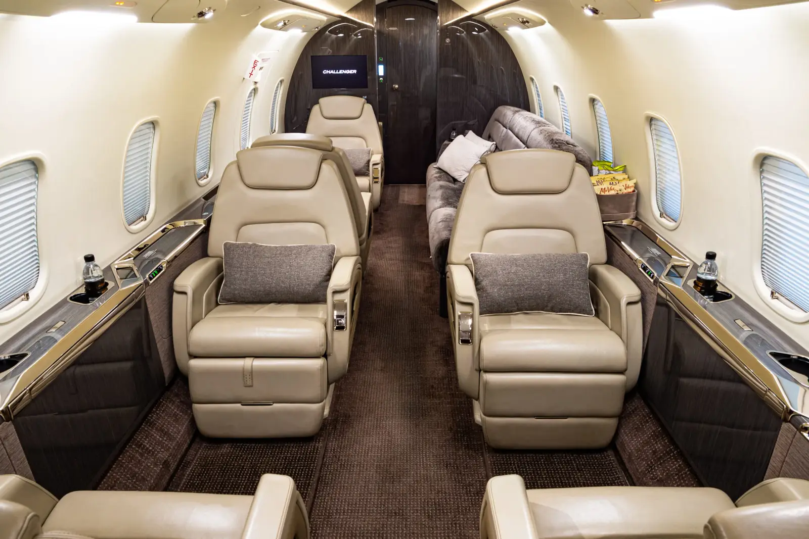 Bombardier Challenger 350 C-GTPJ operated by Anderson Air, Ltd. photo 2